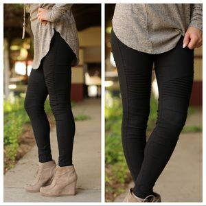 ✨RESTOCKED✨Black Moto Leggings
